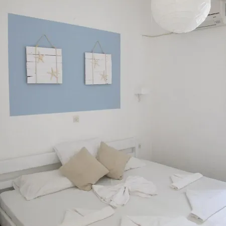 Angelina Parikia (Paros)