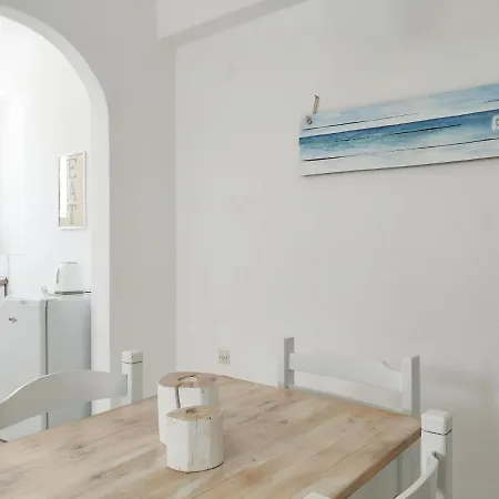 Angelina Parikia (Paros)